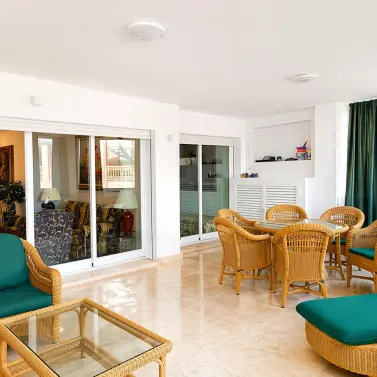 Venta de apartamento en planta media en Marbella