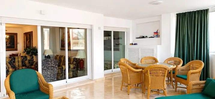 Venta de apartamento en planta media en Marbella 3