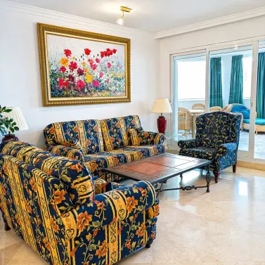 Venta de apartamento en planta media en Marbella