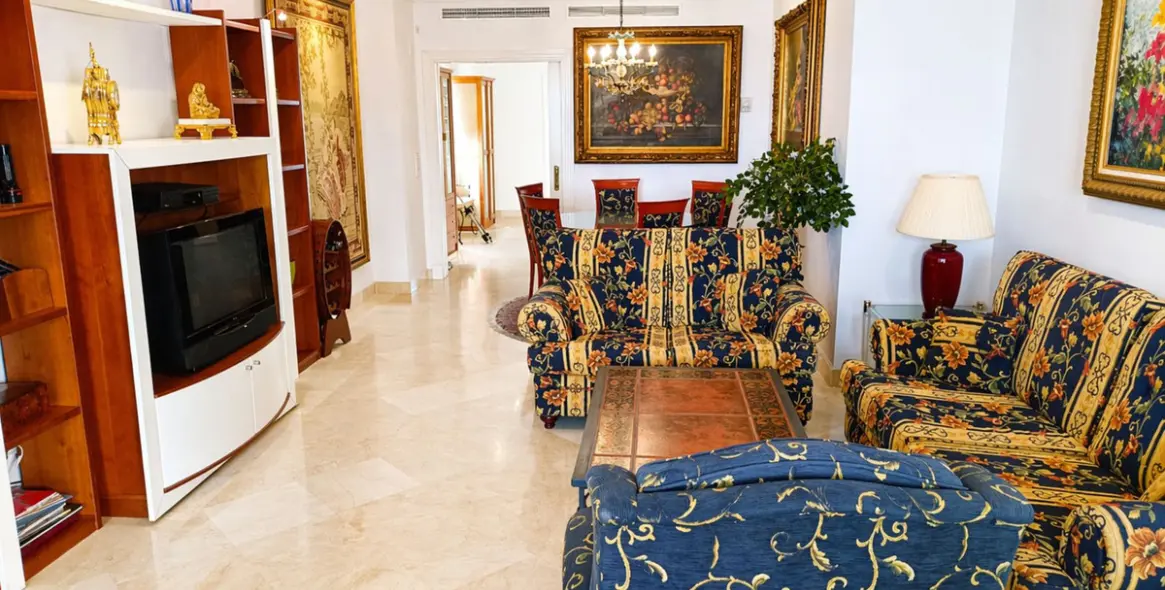 Venta de apartamento en planta media en Marbella 7