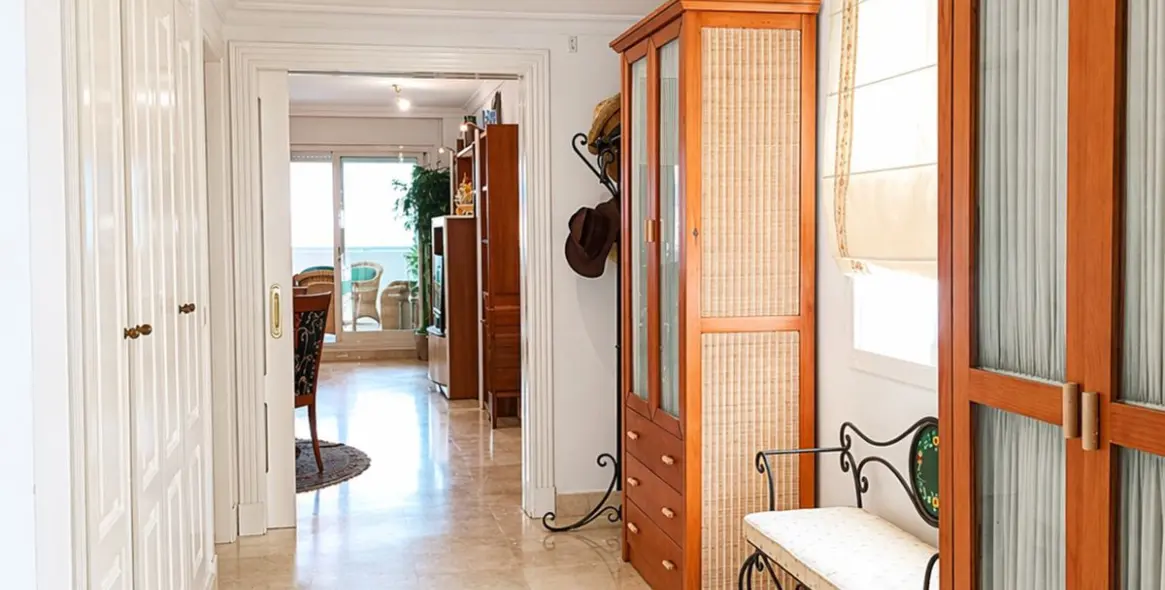 Venta de apartamento en planta media en Marbella 9