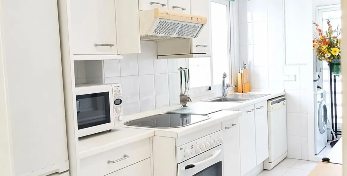 Venta de apartamento en planta media en Marbella 10