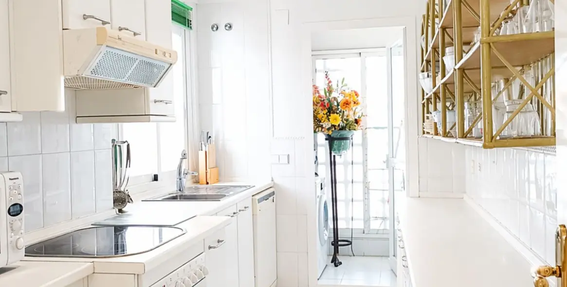 Venta de apartamento en planta media en Marbella 11