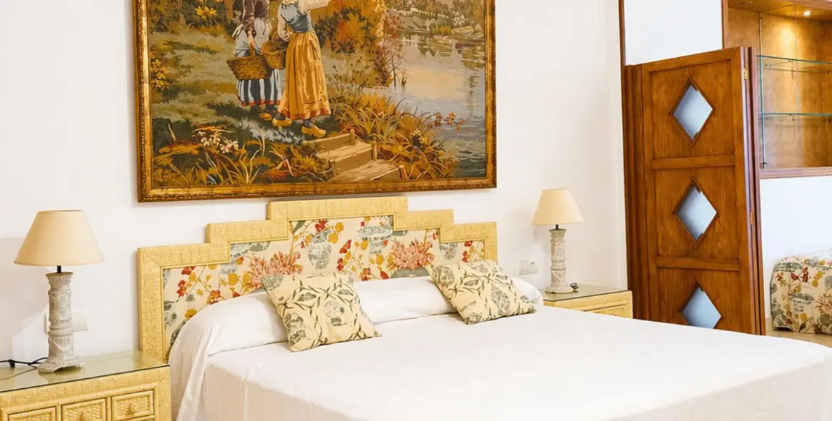 Venta de apartamento en planta media en Marbella 13