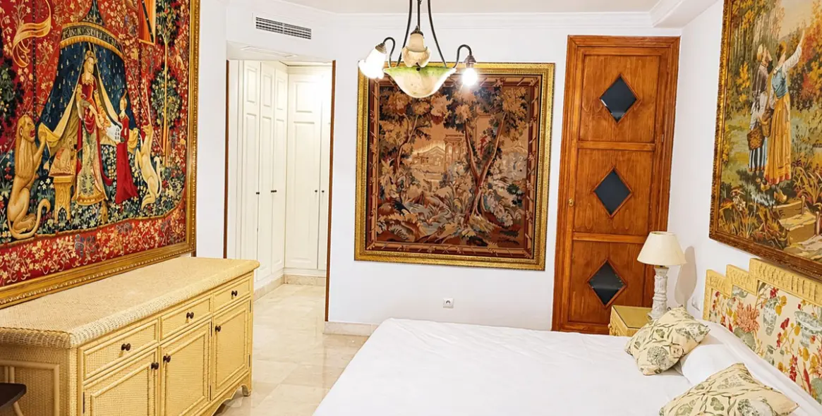 Venta de apartamento en planta media en Marbella 14