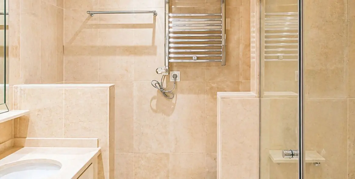 Venta de apartamento en planta media en Marbella 16