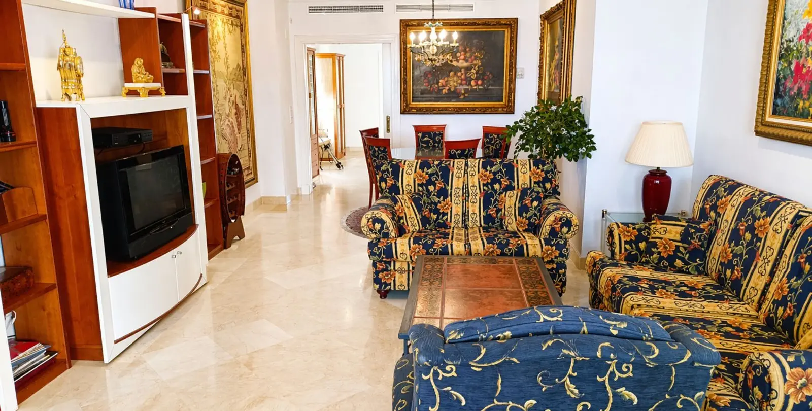 Venta de apartamento en planta media en Marbella 3