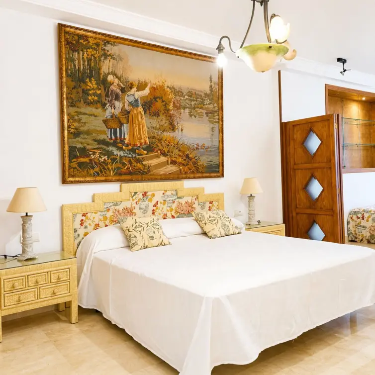 Продажа апартаментов на среднем этаже в Marbella