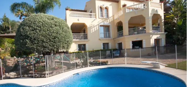 Venta de villa independiente en Sierra Blanca 0