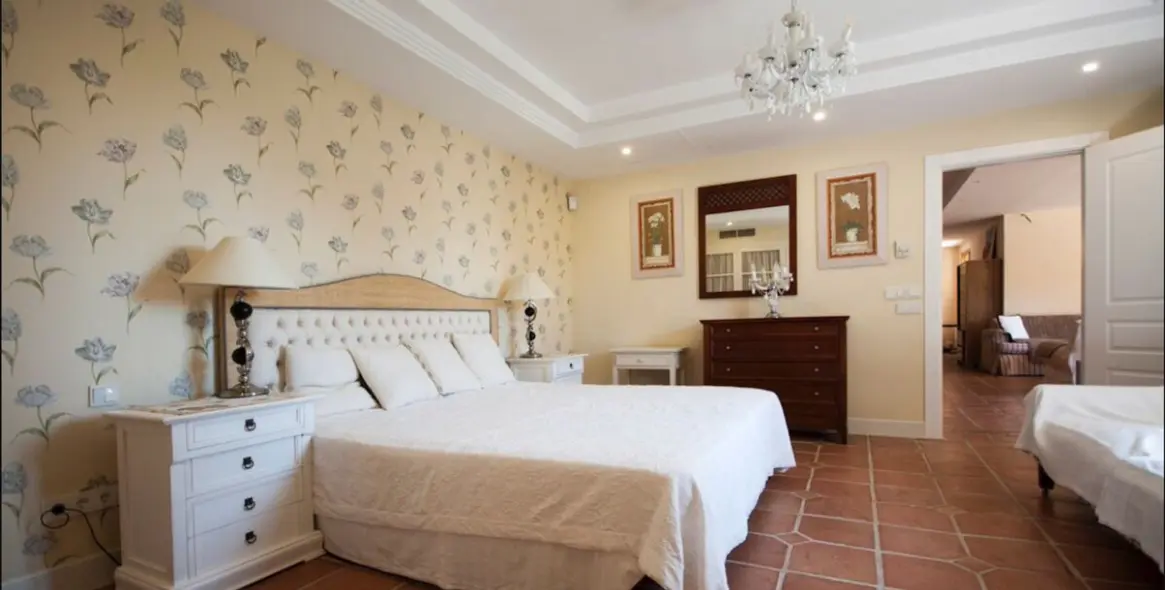 Venta de villa independiente en Sierra Blanca 2