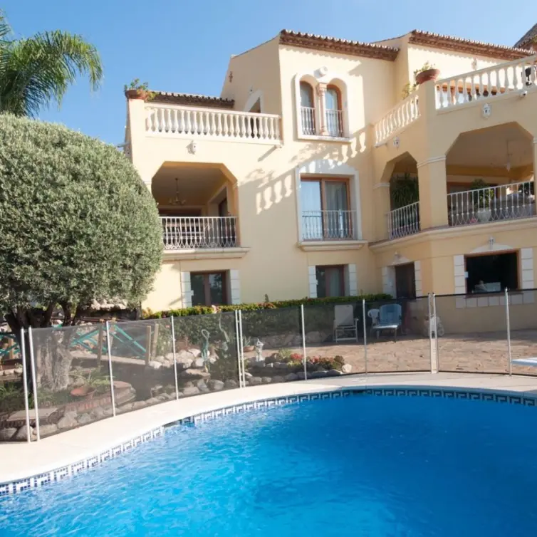 Sale of detached villa in Sierra Blanca