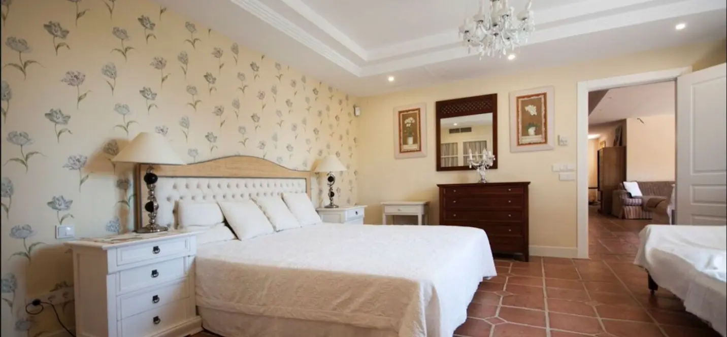 Sale of detached villa in Sierra Blanca 1