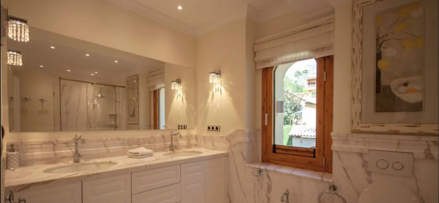 Sale of detached villa in Sierra Blanca 3