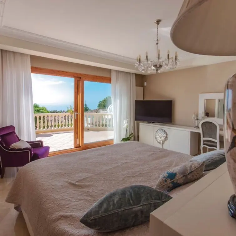 Sale of detached villa in Sierra Blanca