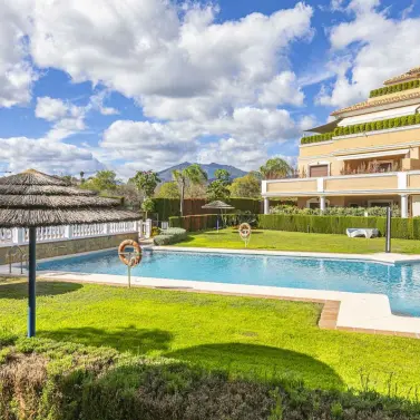 Alquiler a largo plazo de apartamento en planta baja en Marbella