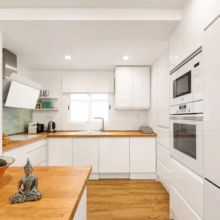 Venta de apartamento en planta media en San Pedro de Alcántara