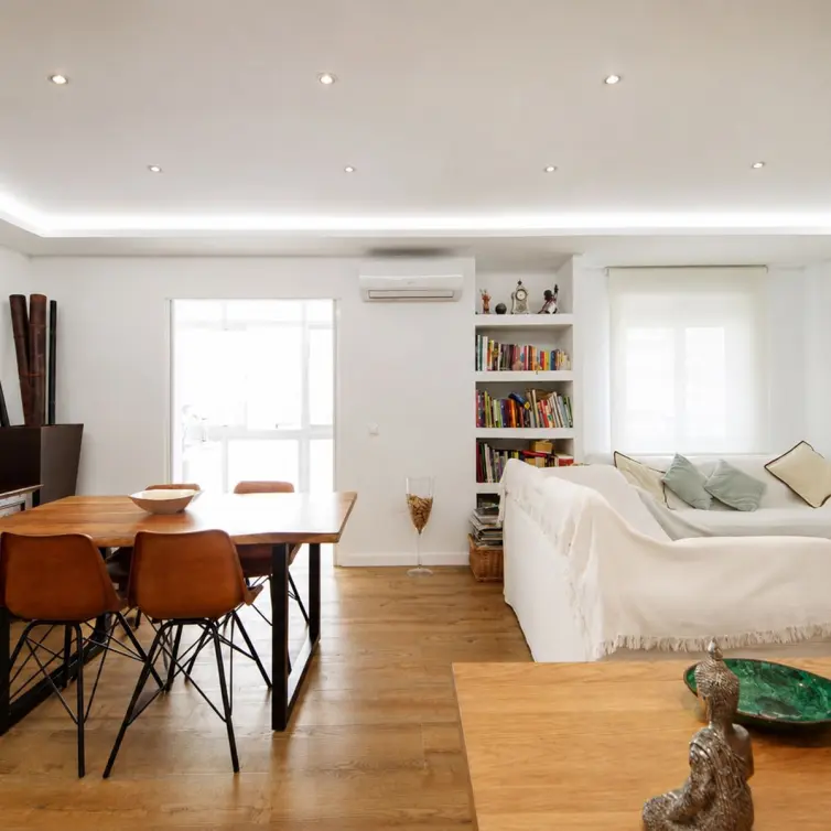 Venta de apartamento en planta media en San Pedro de Alcántara