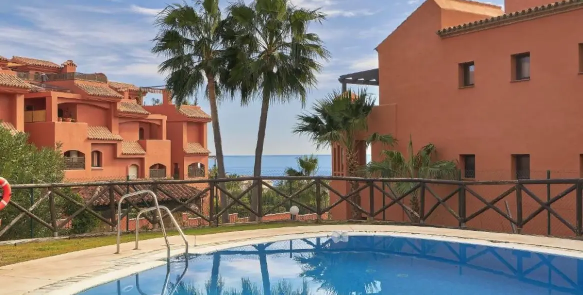 Продажа апартаментов на среднем этаже в Estepona 1