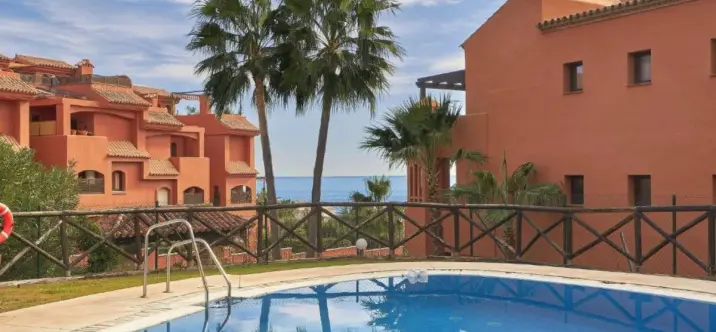 Sale of middle floor apartment in Estepona 0