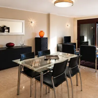 Sale of middle floor apartment in Estepona