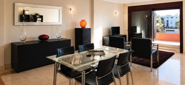 Sale of middle floor apartment in Estepona 1