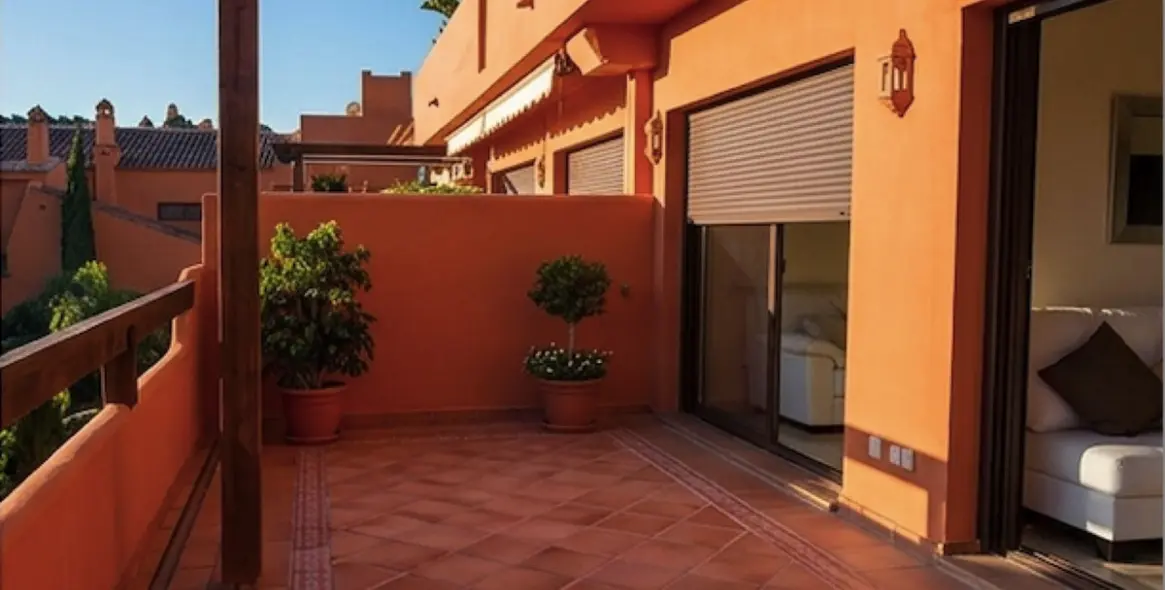Продажа апартаментов на среднем этаже в Estepona 7