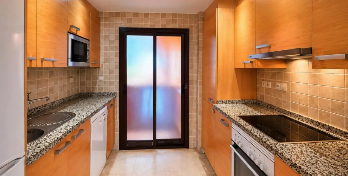 Продажа апартаментов на среднем этаже в Estepona 8