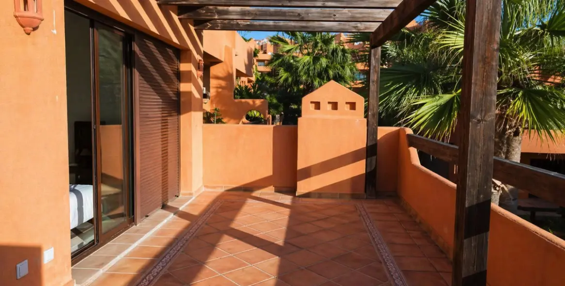 Продажа апартаментов на среднем этаже в Estepona 10