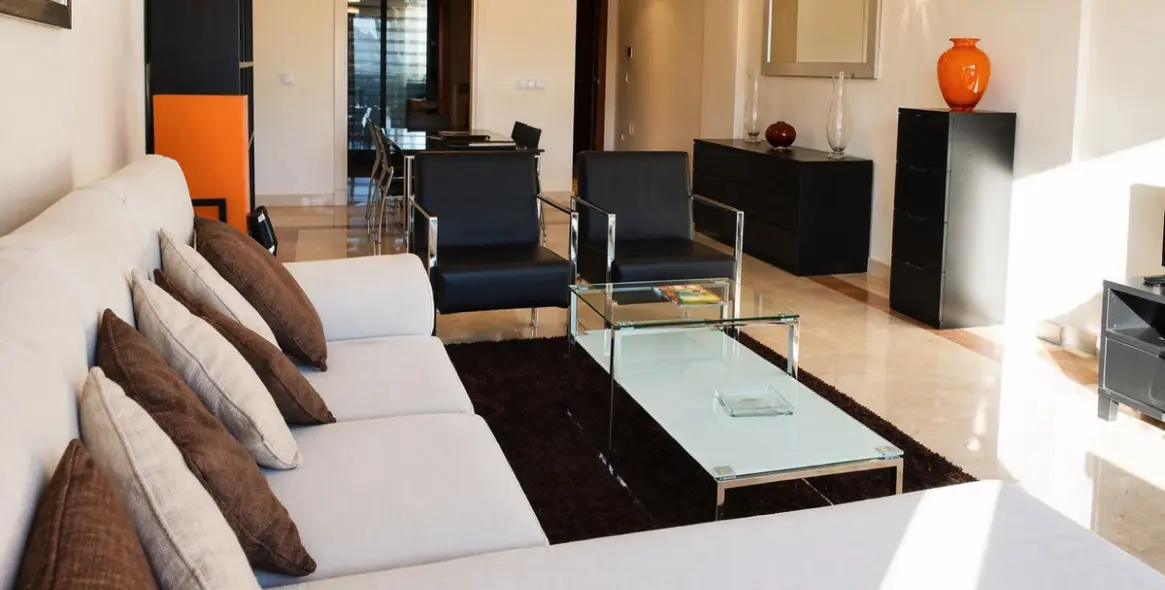 Продажа апартаментов на среднем этаже в Estepona 11