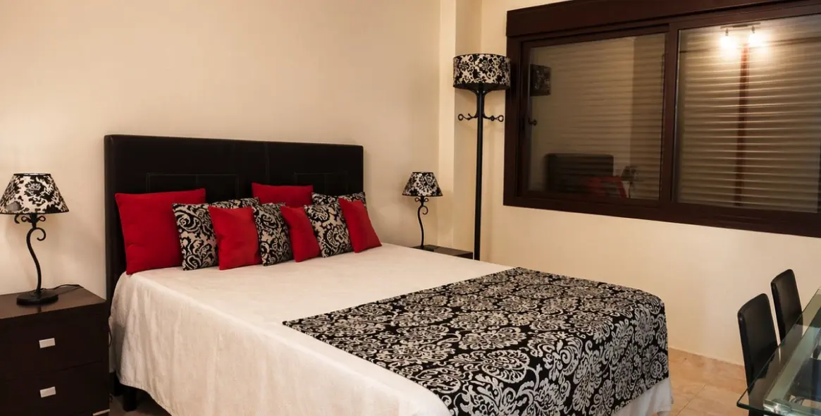 Продажа апартаментов на среднем этаже в Estepona 12