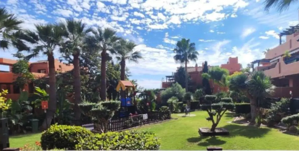Продажа апартаментов на среднем этаже в Estepona 18