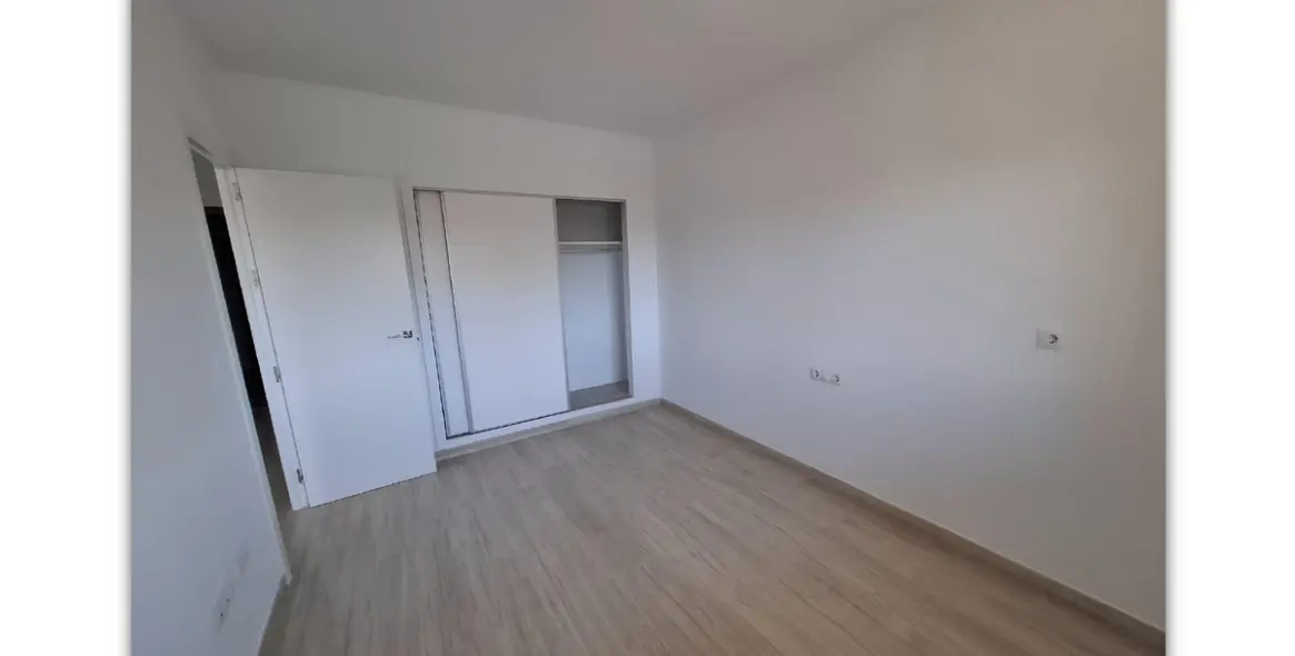 Sale of middle floor apartment in Fuengirola 7