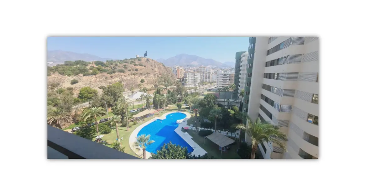 Sale of middle floor apartment in Fuengirola 11