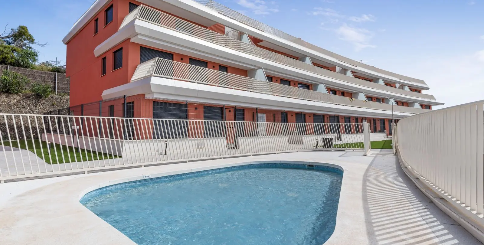 Sale of middle floor apartment in La Cala de Mijas 2
