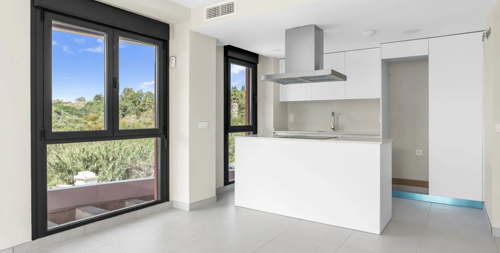 Sale of middle floor apartment in La Cala de Mijas 7