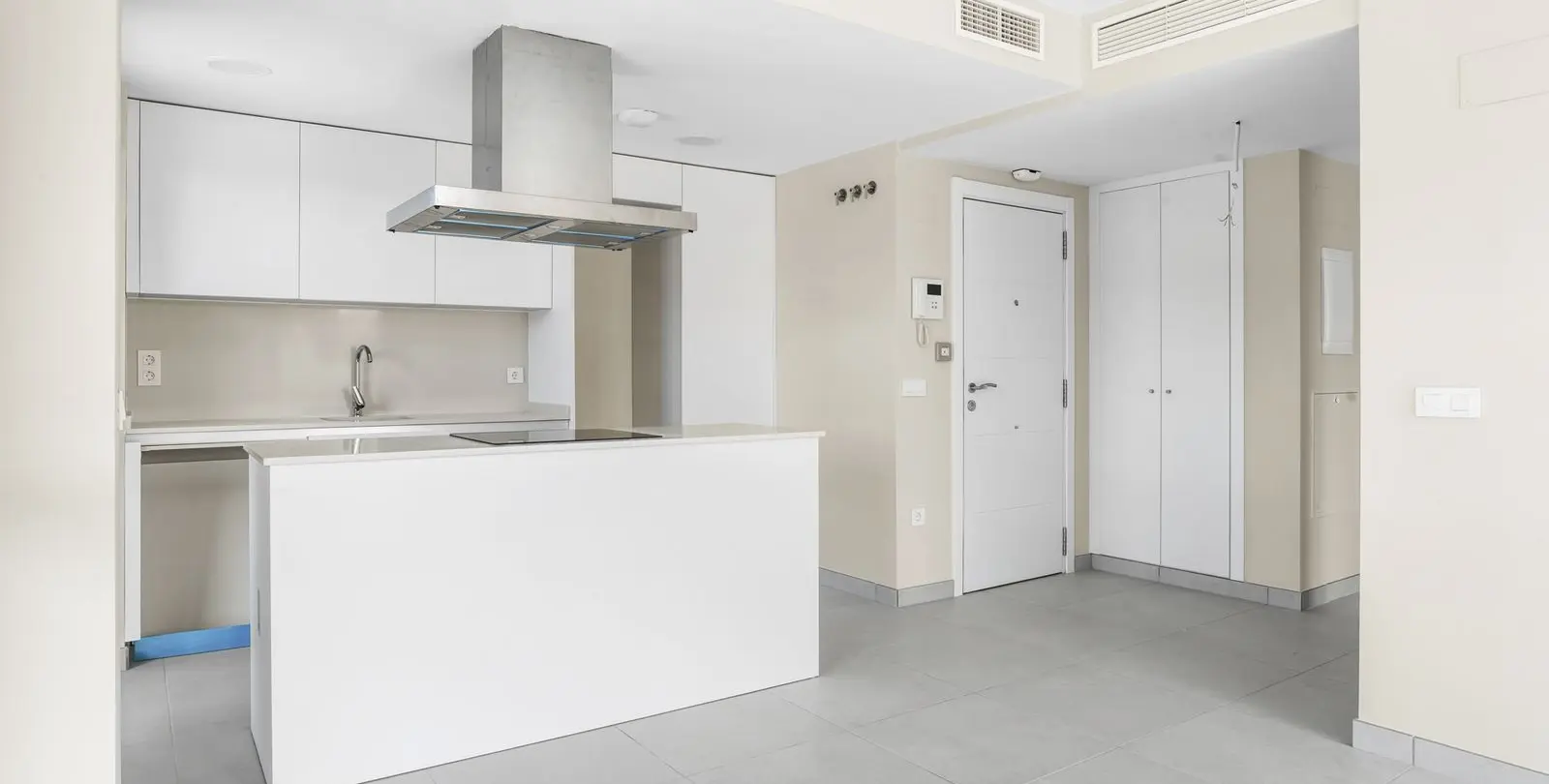 Sale of middle floor apartment in La Cala de Mijas 9