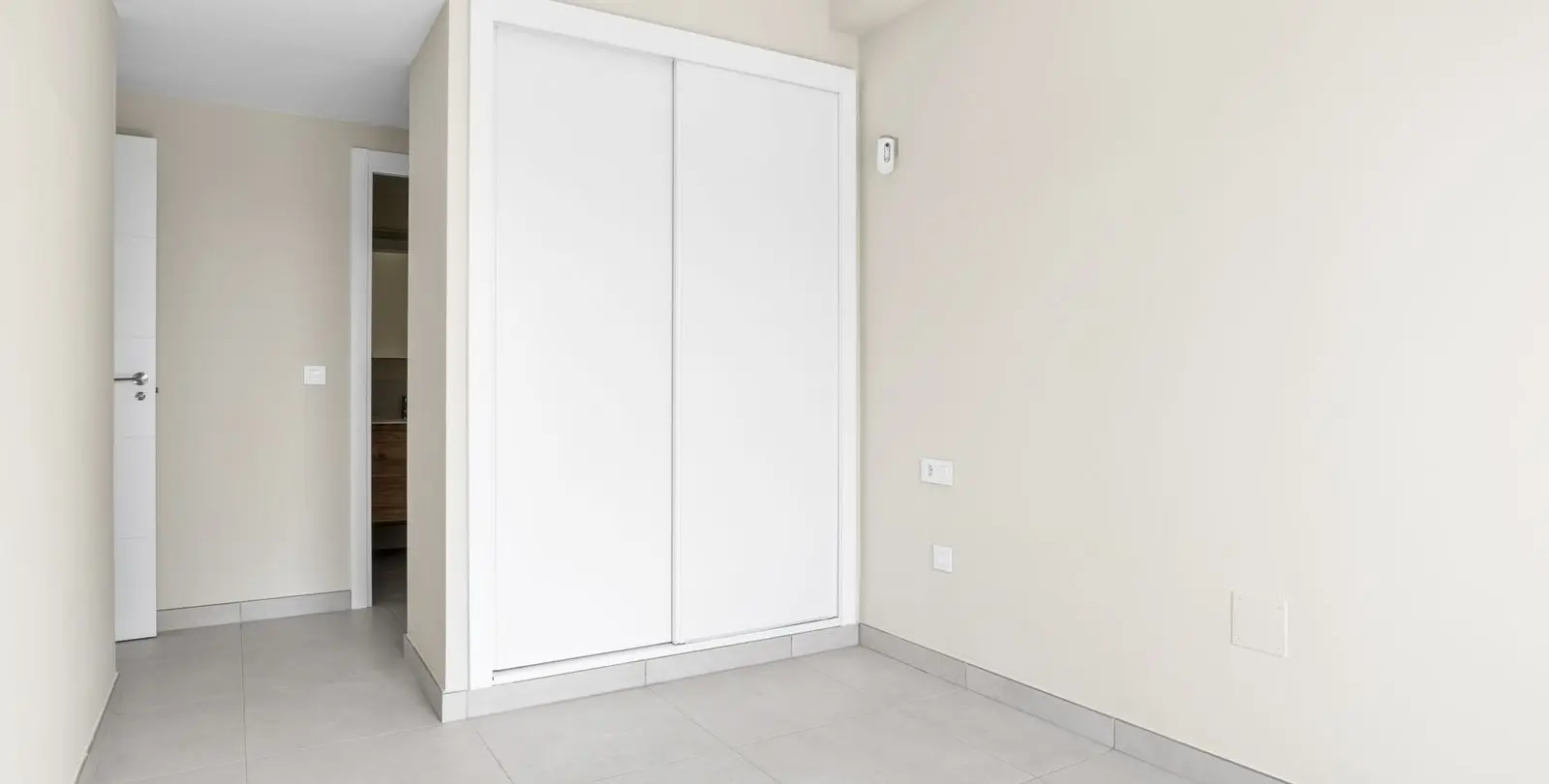Sale of middle floor apartment in La Cala de Mijas 16