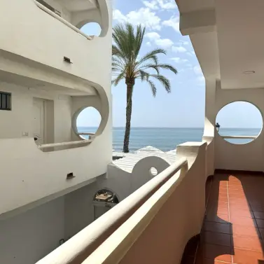 Продажа апартаментов на среднем этаже в San Pedro de Alcántara