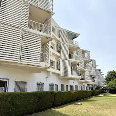 Продажа апартаментов на среднем этаже в San Pedro de Alcántara