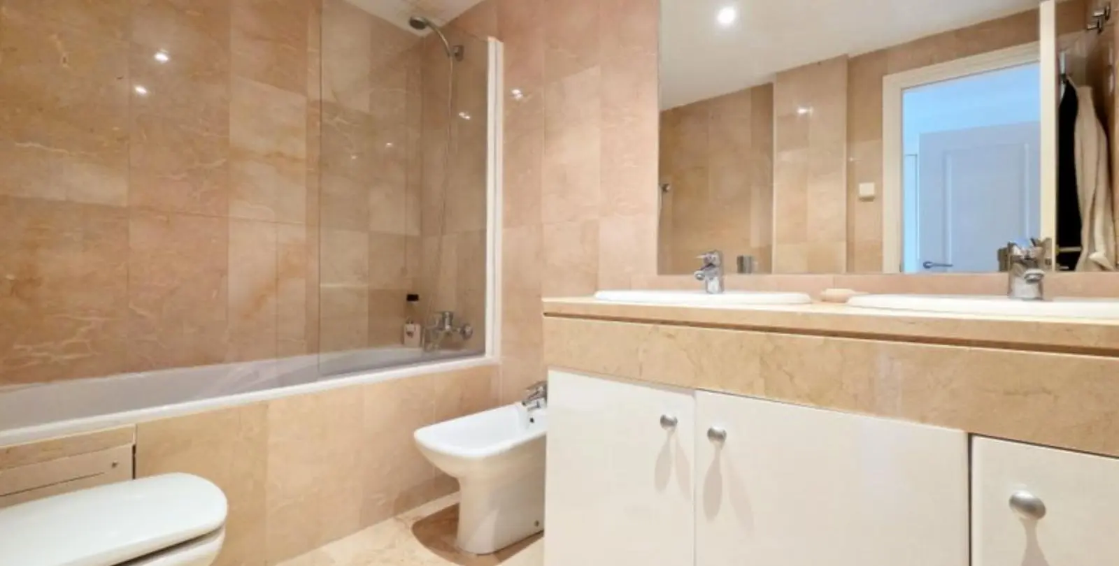 Продажа апартаментов на первом этаже в Casares 10