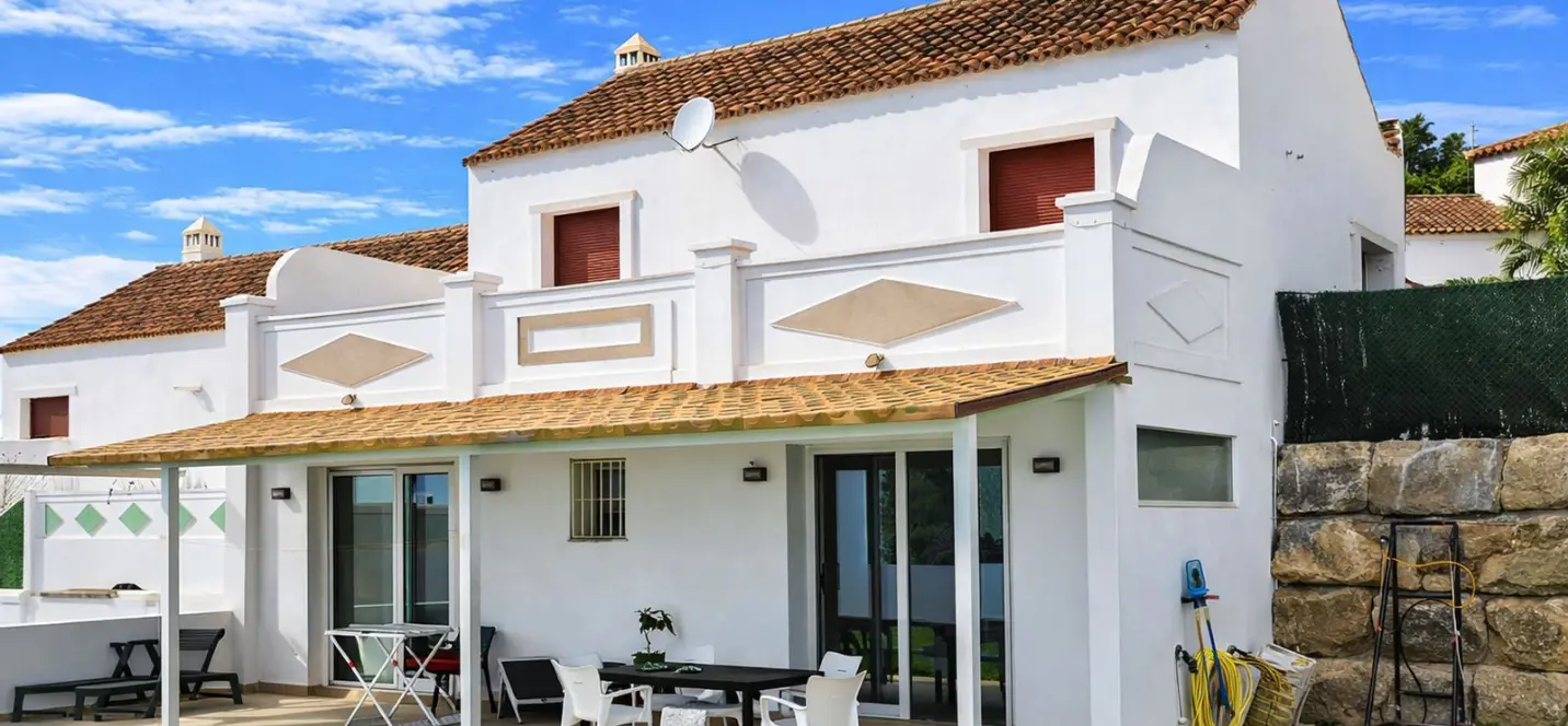 Sale of semi-detached house in Casares Playa 0