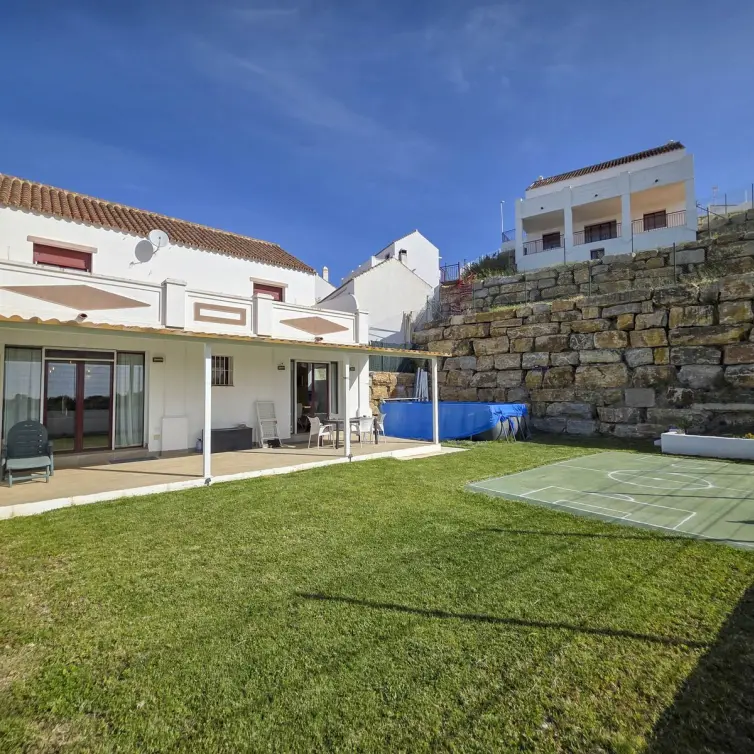 Sale of semi-detached house in Casares Playa