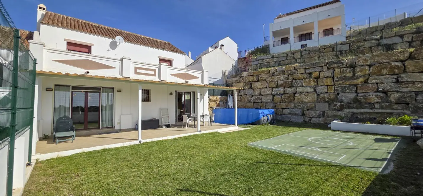 Sale of semi-detached house in Casares Playa 3