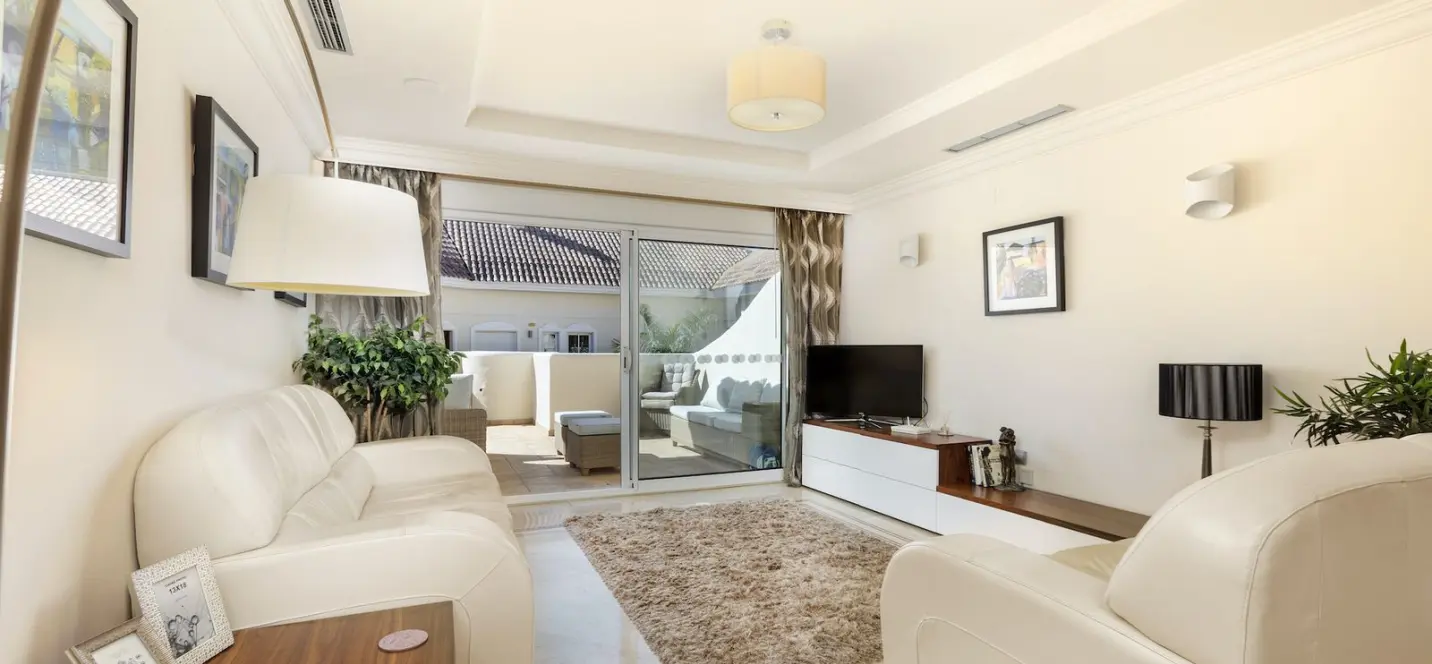 Sale of middle floor apartment in Nueva Andalucía 1
