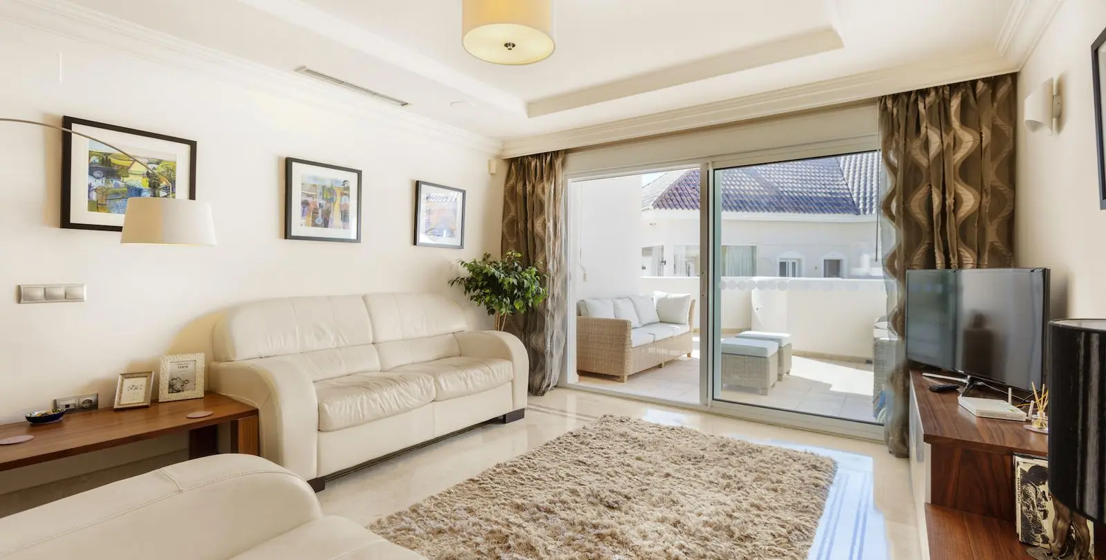 Venta de apartamento en planta media en Nueva Andalucía 4