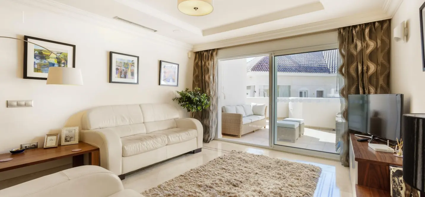 Sale of middle floor apartment in Nueva Andalucía 3