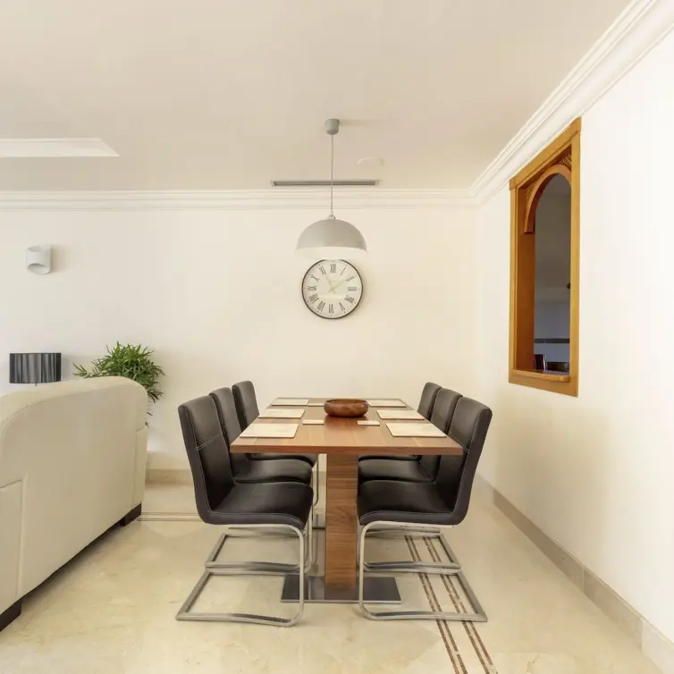 Sale of middle floor apartment in Nueva Andalucía