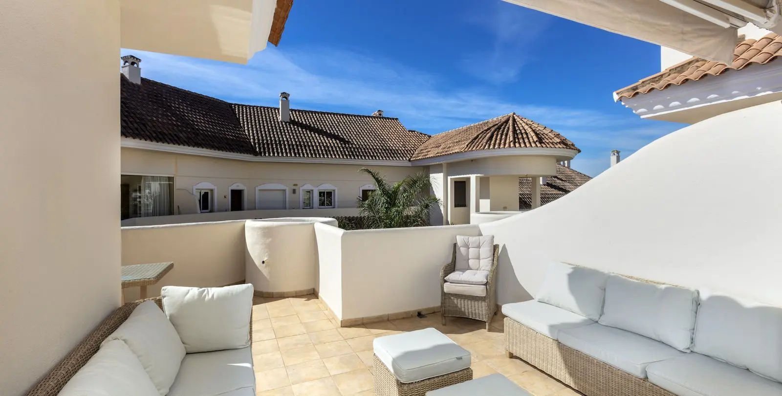 Venta de apartamento en planta media en Nueva Andalucía 8