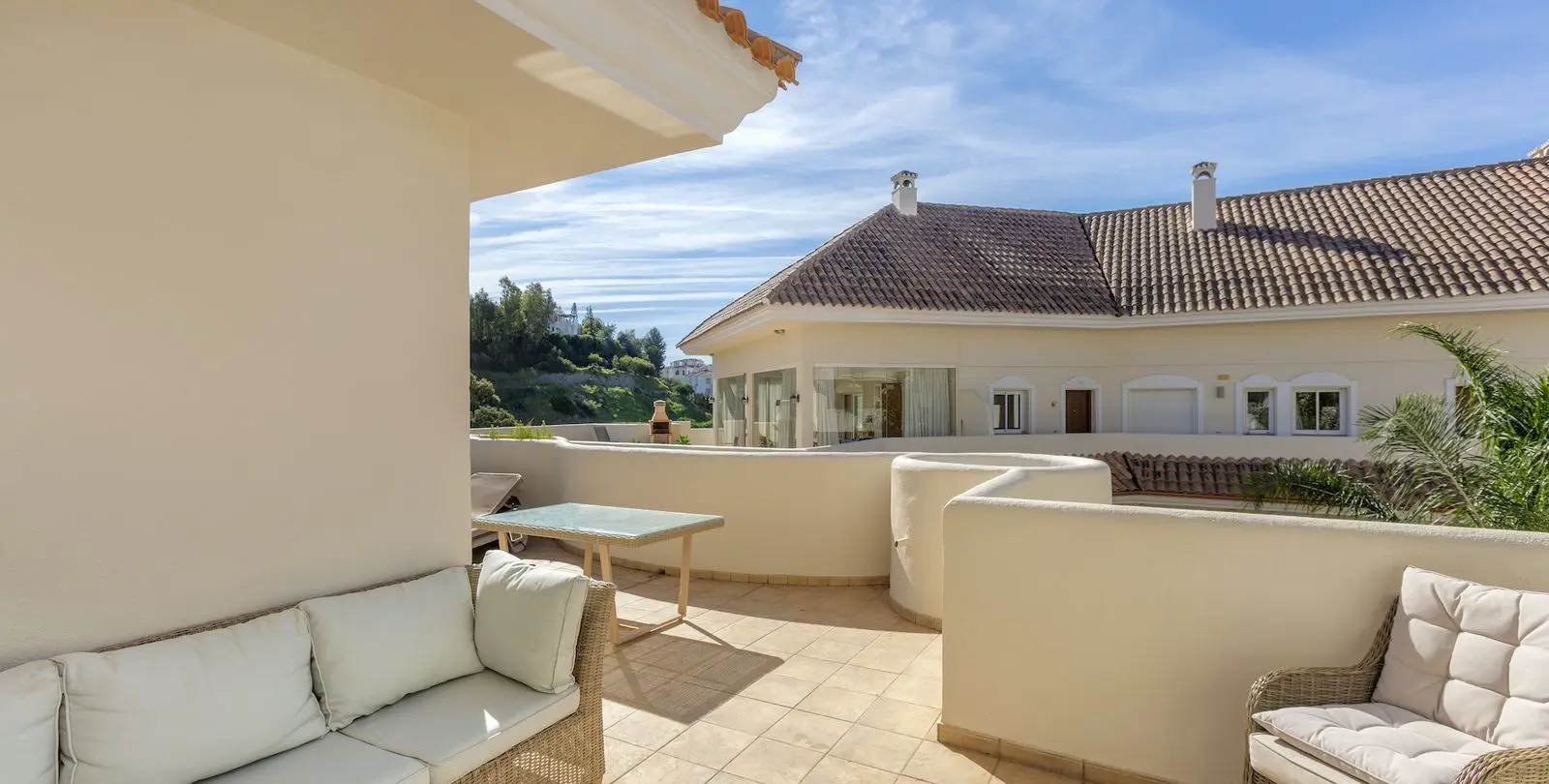 Venta de apartamento en planta media en Nueva Andalucía 9