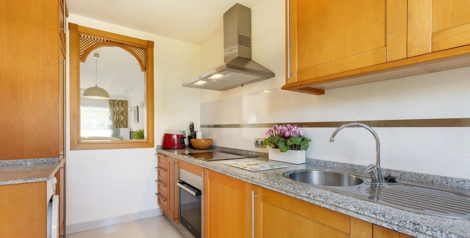 Venta de apartamento en planta media en Nueva Andalucía 13